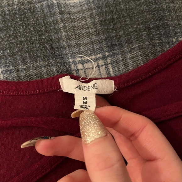 New Ardene’s basic t-shirt - Picture 2 of 2